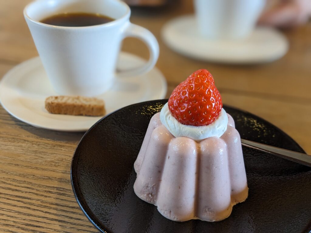 珈琲さんぽの苺ババロア