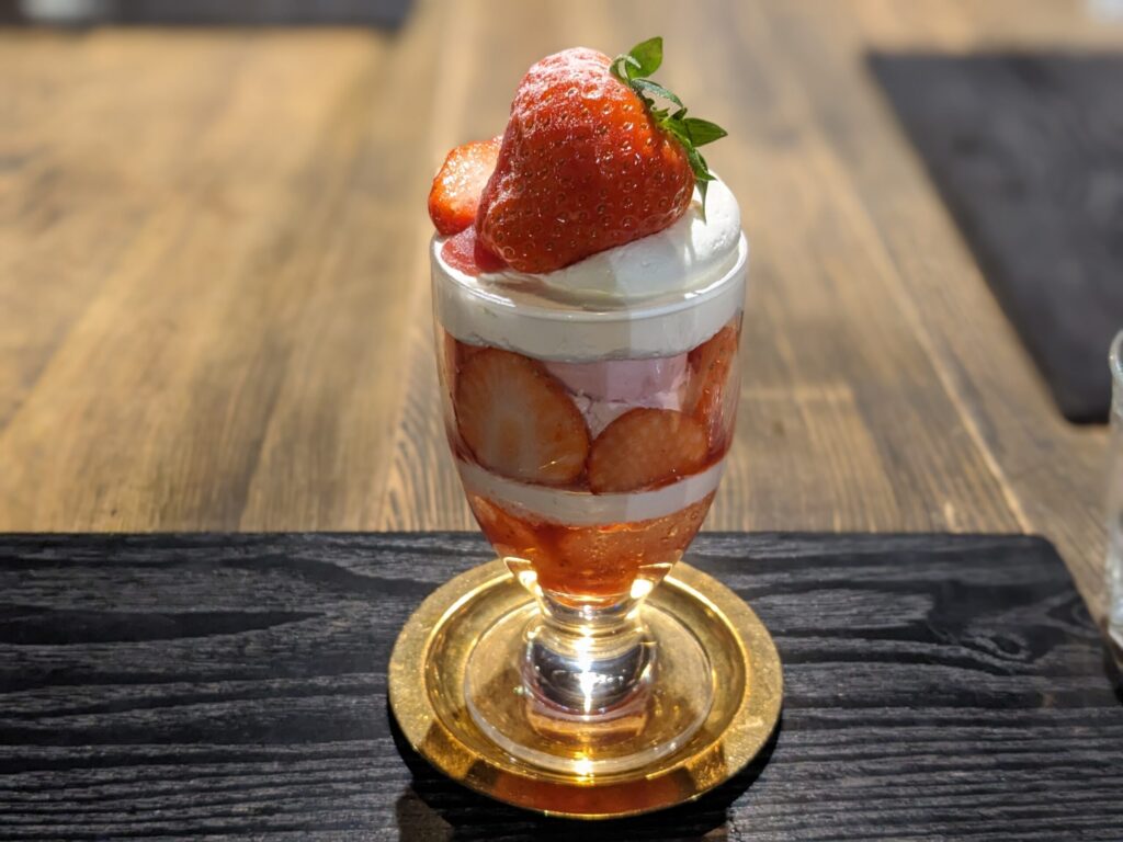 cafeことだまのパフェ